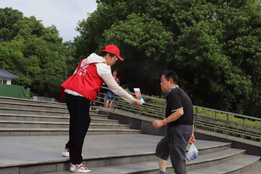 2025全年免費資料大全和澳門和香港管家婆100%精準, 全面釋義與警惕虛假宣傳-全面釋義、解釋與落實